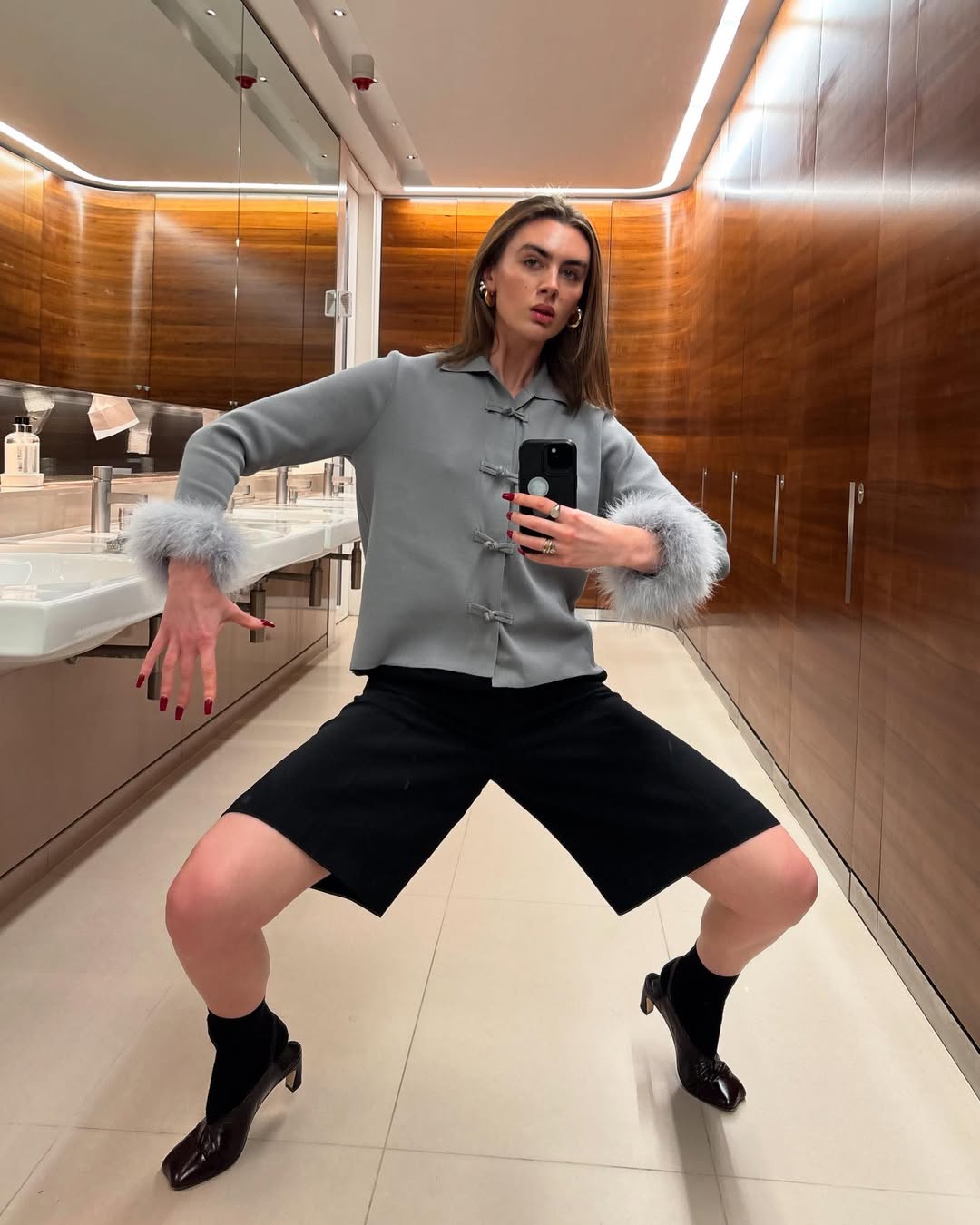 금융 우먼 캣의 출근룩